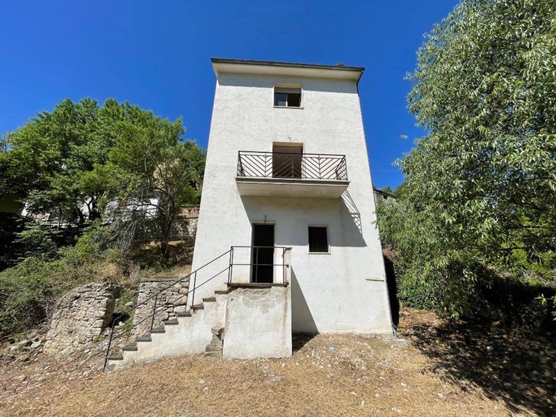 Casa Indipendente in Vendita a Ofena, 35'000&euro;, 100 m²