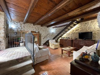 Casa Indipendente in Vendita a Ofena, 190'000&euro;, 140 m²