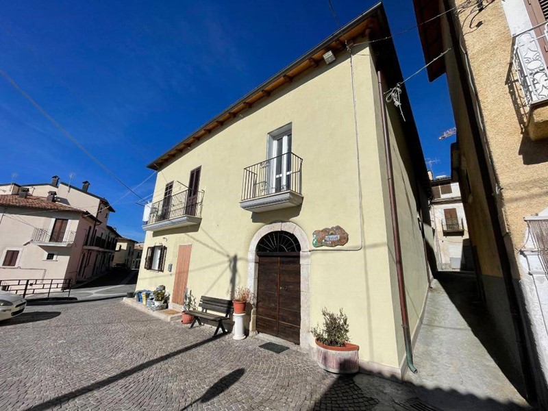 Quadrilocale in Vendita a Barisciano, 40'000&euro;, 90 m²