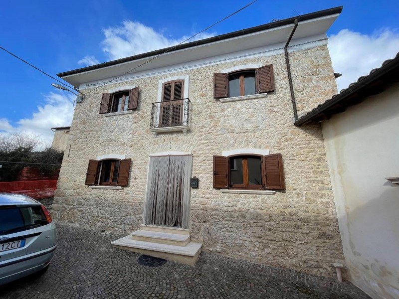 Casa Indipendente in Vendita a Barisciano, 130'000&euro;, 100 m²