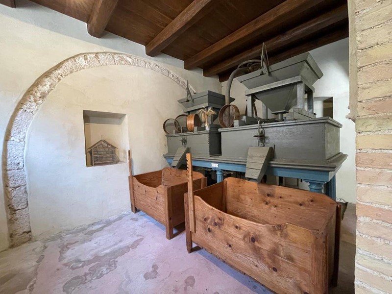 Casa Indipendente in Vendita a Navelli, 150'000&euro;, 400 m², con Box