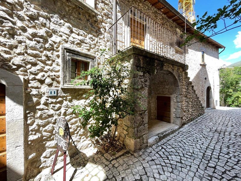 Casa Indipendente in Vendita a Santo Stefano di Sessanio, 270'000&euro;, 100 m²