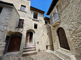 Casa Indipendente in Vendita a Fontecchio, 80'000€, 130 m²