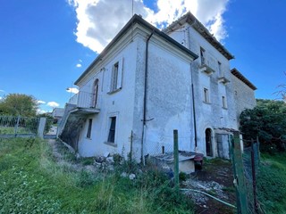 Casa Indipendente in Vendita a Prata d'Ansidonia, 95'000&euro;, 240 m²