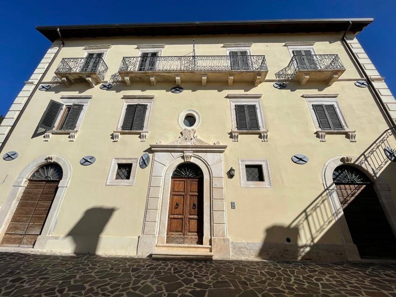 Casa Indipendente in Vendita a Fagnano Alto, 270'000€, 250 m²