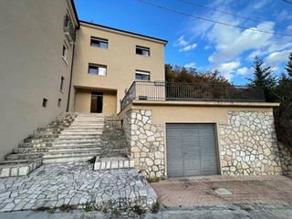Casa Indipendente in Vendita a Fagnano Alto, 170'000€, 200 m²