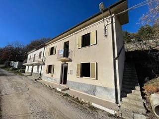 Casa Indipendente in Vendita a L'Aquila, 59'000&euro;, 80 m²