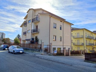 Immobile commerciale in Affitto a L'Aquila, 450€, 70 m²