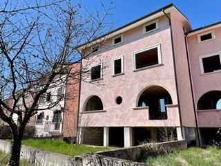 Villetta a schiera in Vendita a L'Aquila, 150'000&euro;, 250 m²