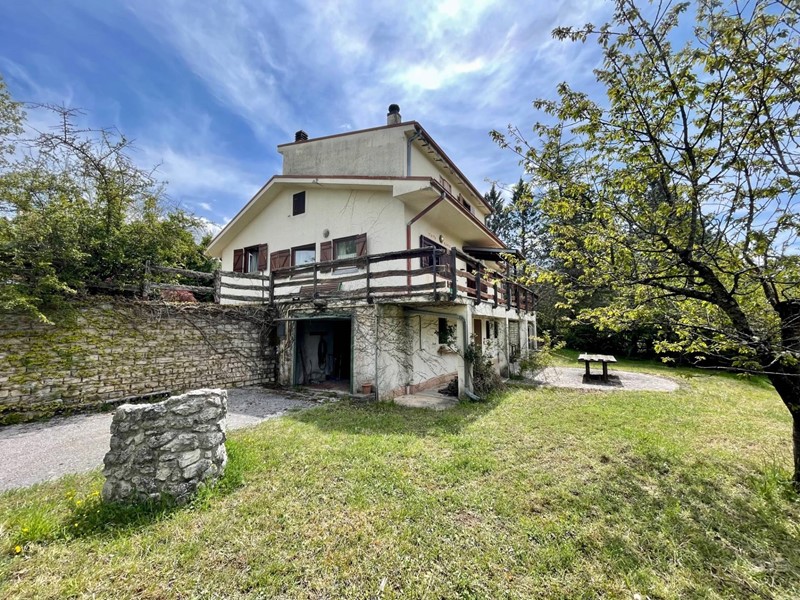 Villa in Vendita a Montereale, 125'000&euro;, 200 m²