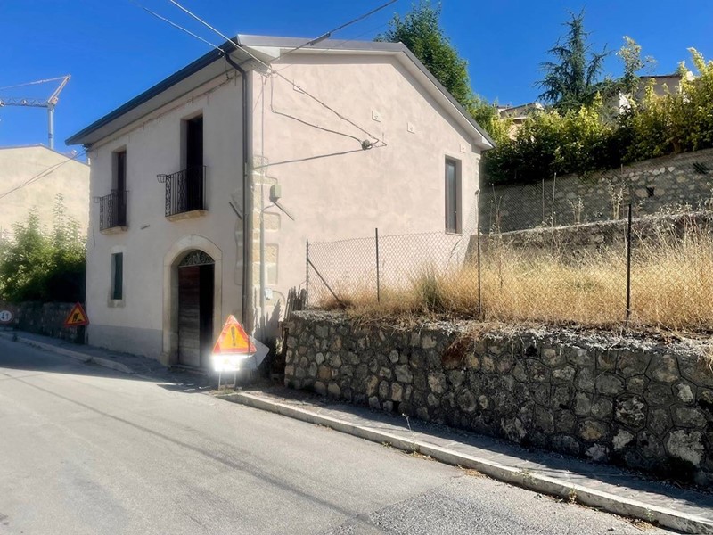 Casa Semi Indipendente in Vendita a Prata d'Ansidonia, 35'000&euro;, 100 m²