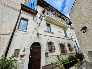 Casa Indipendente in Vendita a Fagnano Alto, 75'000€, 90 m²