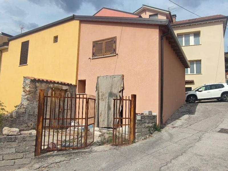 Rustico in Vendita a Pizzoli, 18'000&euro;, 40 m²
