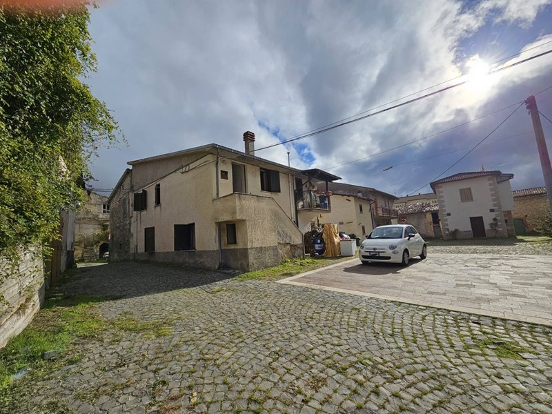 Casa Indipendente in Vendita a Cagnano Amiterno, 15'000&euro;, 75 m²