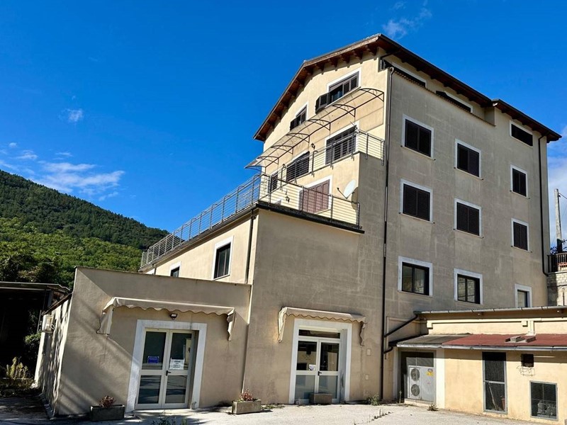 Casa Semi Indipendente in Vendita a L'Aquila, 1'500'000&euro;, 1125 m², con Box