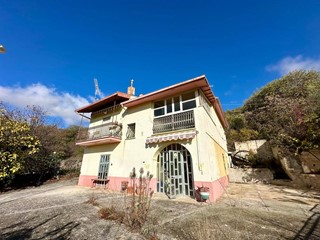 Villa in Vendita a Ofena, 85'000&euro;, 150 m²