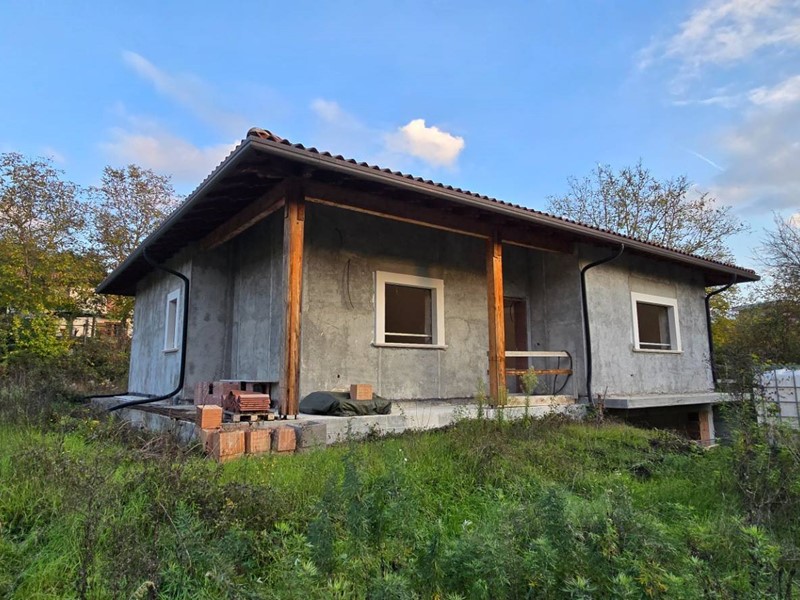 Villa in Vendita a L'Aquila, 300'000&euro;, 310 m²