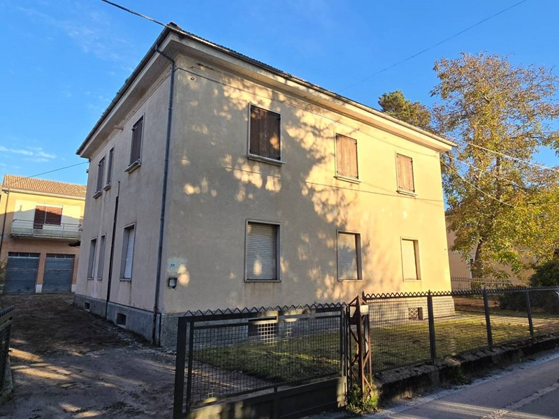 Appartamento in Vendita a Pizzoli, 50'000&euro;, 110 m²