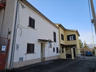Casa Indipendente in Vendita a L'Aquila, 128'000&euro;, 90 m²