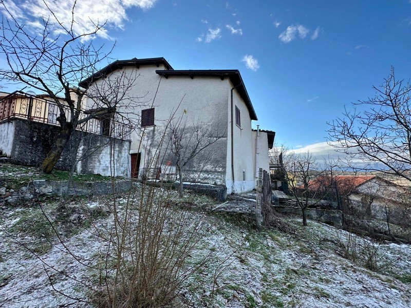 Casa Indipendente in Vendita a L'Aquila, 70'000&euro;, 100 m²