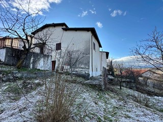 Casa Indipendente in Vendita a L'Aquila, 70'000&euro;, 100 m²