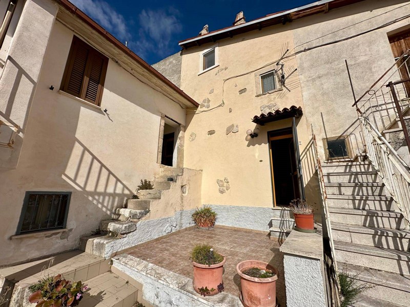 Casa Indipendente in Vendita a L'Aquila, 49'000&euro;, 100 m²