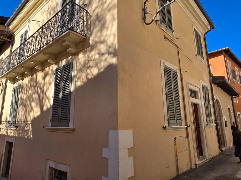 Bilocale in Affitto a L'Aquila, 600€, 65 m²