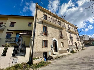 Casa Indipendente in Vendita a Barisciano, 69'000&euro;, 150 m²