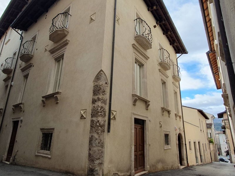 Ufficio in Vendita a L'Aquila, 85'000&euro;, 50 m²