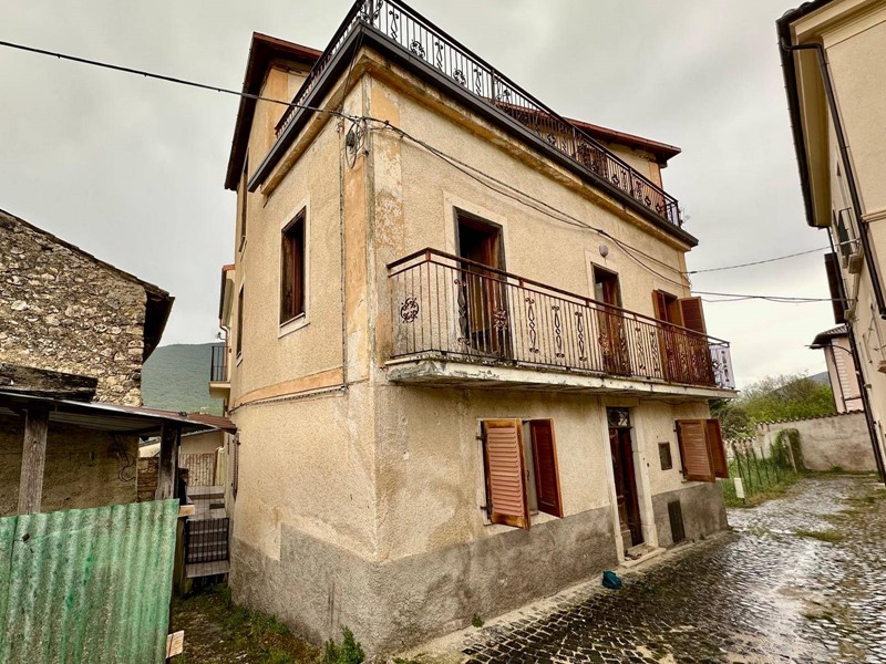 Casa Indipendente in Vendita a Acciano, 26'000&euro;, 120 m²