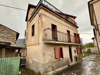 Casa Indipendente in Vendita a Acciano, 26'000&euro;, 120 m²