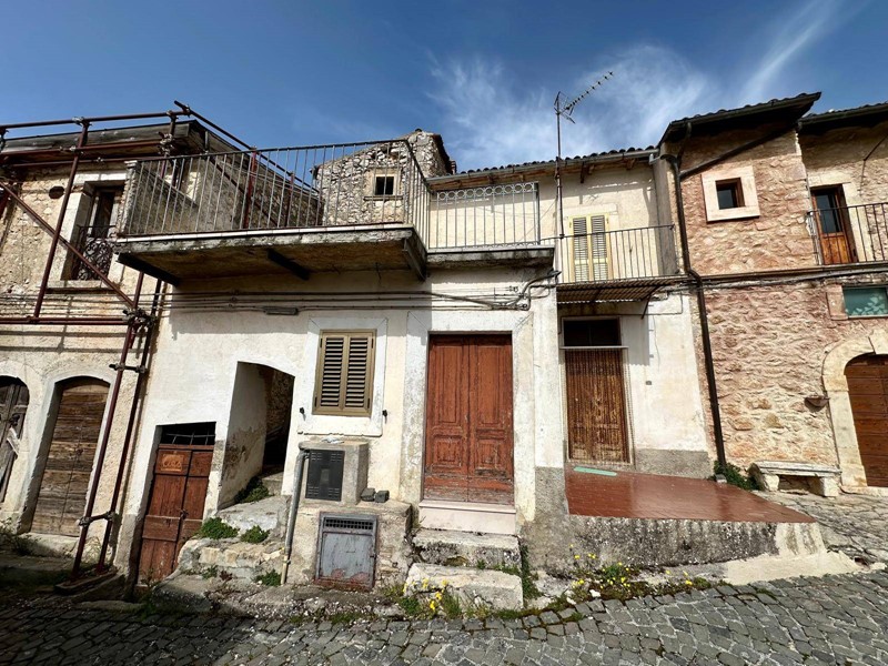 Casa Indipendente in Vendita a Caporciano, 40'000&euro;, 110 m²