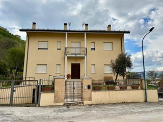 Casa Semi Indipendente in Vendita a Caporciano, 150'000&euro;, 150 m²