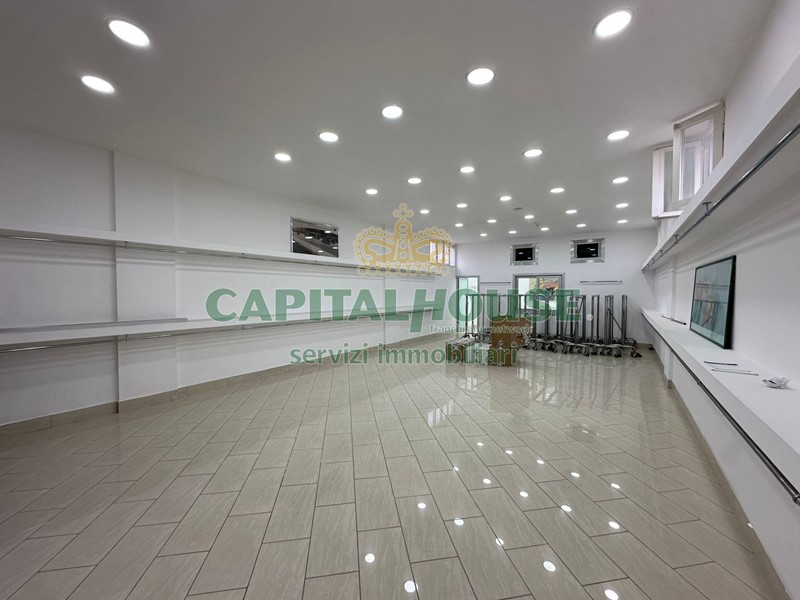 Immobile commerciale in Vendita a San Giuseppe Vesuviano, 399'000€, 470 m²