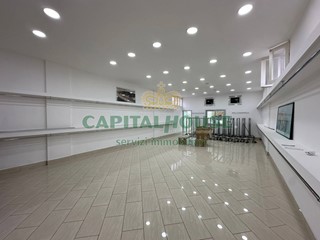 Immobile commerciale in Vendita a San Giuseppe Vesuviano, 399'000€, 470 m²