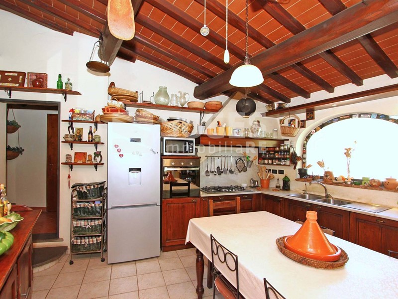 Rustico in Vendita a Reggello, 800'000€, 460 m²