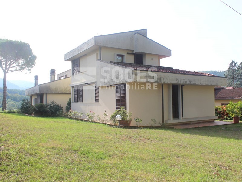 Villa in Vendita a Pontassieve, 680'000€, 400 m²