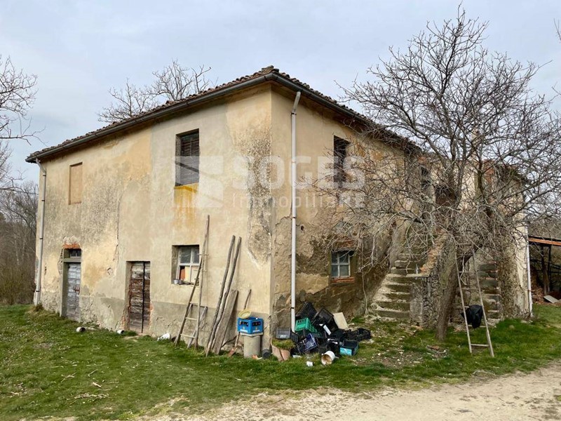 Rustico in Vendita a Bucine, 150'000€, 300 m²
