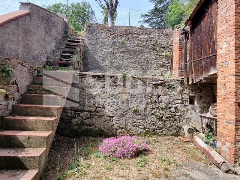 Quadrilocale in Vendita a Bucine, 90'000€, 95 m²