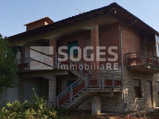 Casa Semi Indipendente in Vendita a Bucine, 290'000€, 200 m²