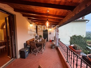 Appartamento in Vendita a Loro Ciuffenna, 195'000€, 150 m²