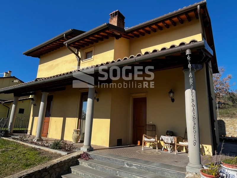 Villa in Vendita a Loro Ciuffenna, 365'000€, 180 m²