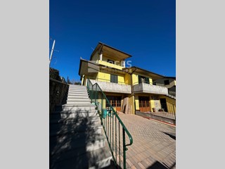 Quadrilocale in Vendita a Loro Ciuffenna, 260'000€, 90 m²