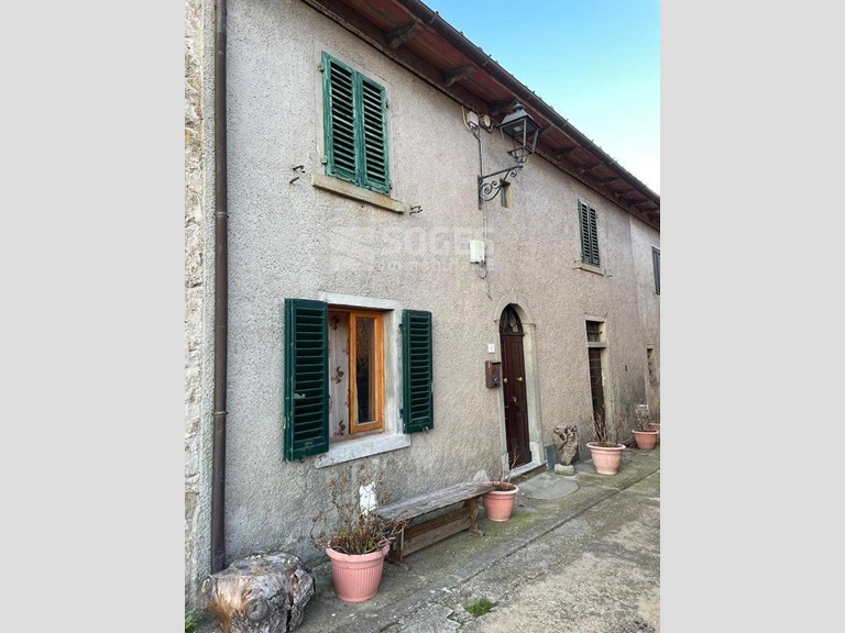 Appartamento in Vendita a Loro Ciuffenna, 150'000€, 120 m²