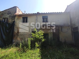 Appartamento in Vendita a San Giovanni Valdarno, 180'000€, 240 m²