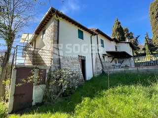 Rustico in Vendita a Rignano sull'Arno, 320'000€, 215 m²