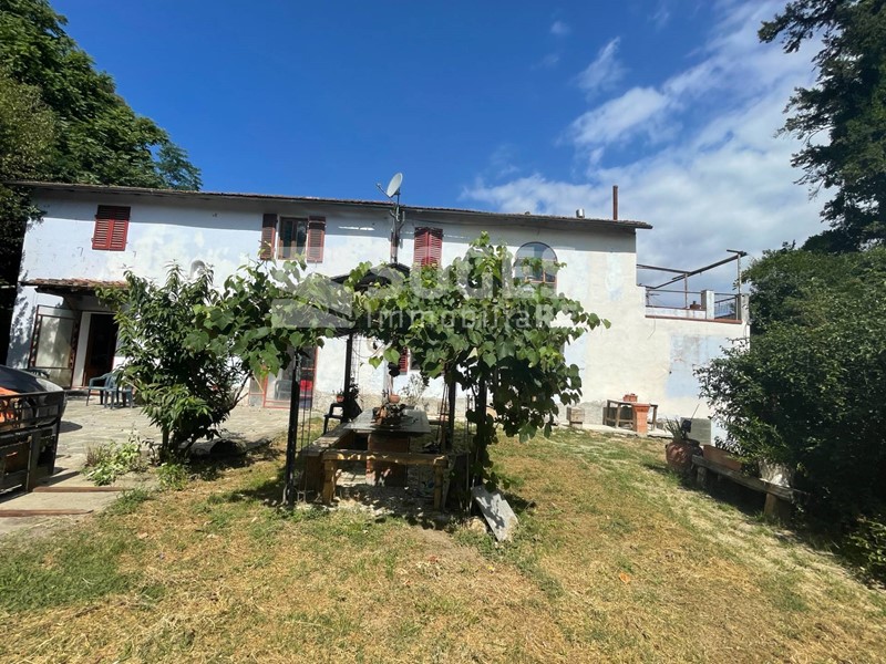 Rustico in Vendita a Reggello, 450'000€, 304 m²