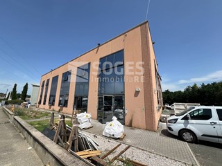 Immobile commerciale in Vendita a Terranuova Bracciolini, 210'000€, 170 m²