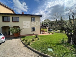Casa Semi Indipendente in Vendita a Terranuova Bracciolini, 655'000€, 540 m²