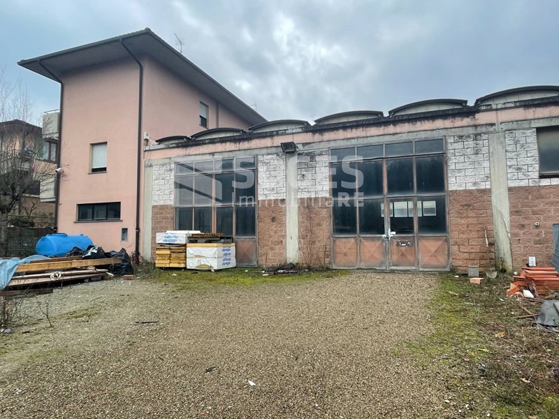 Immobile commerciale in Vendita a Reggello, 600'000€, 900 m²